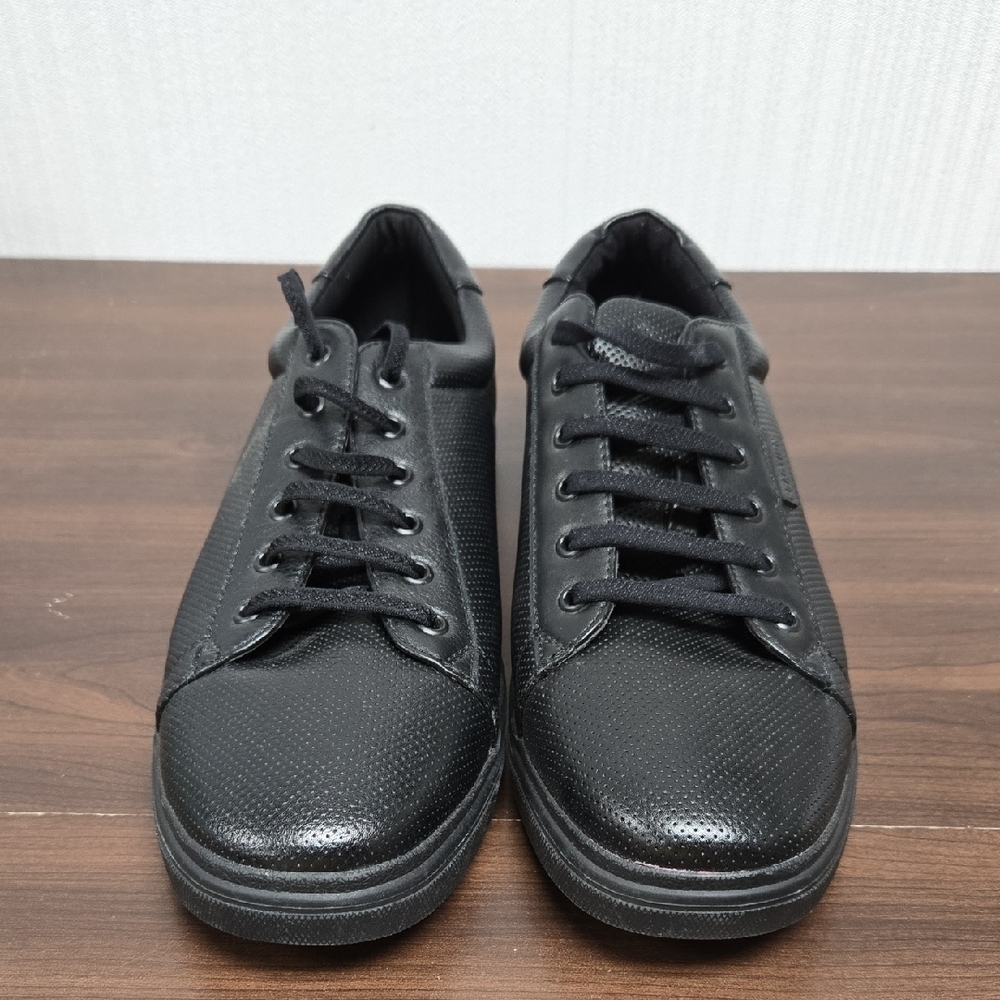 Kenneth Cole Reaction Size 9 Black Faux Leather Lace Up Sneakers